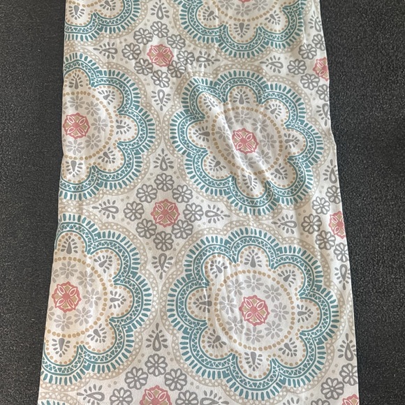 Curtain & Hand Towel - Picture 2 of 7